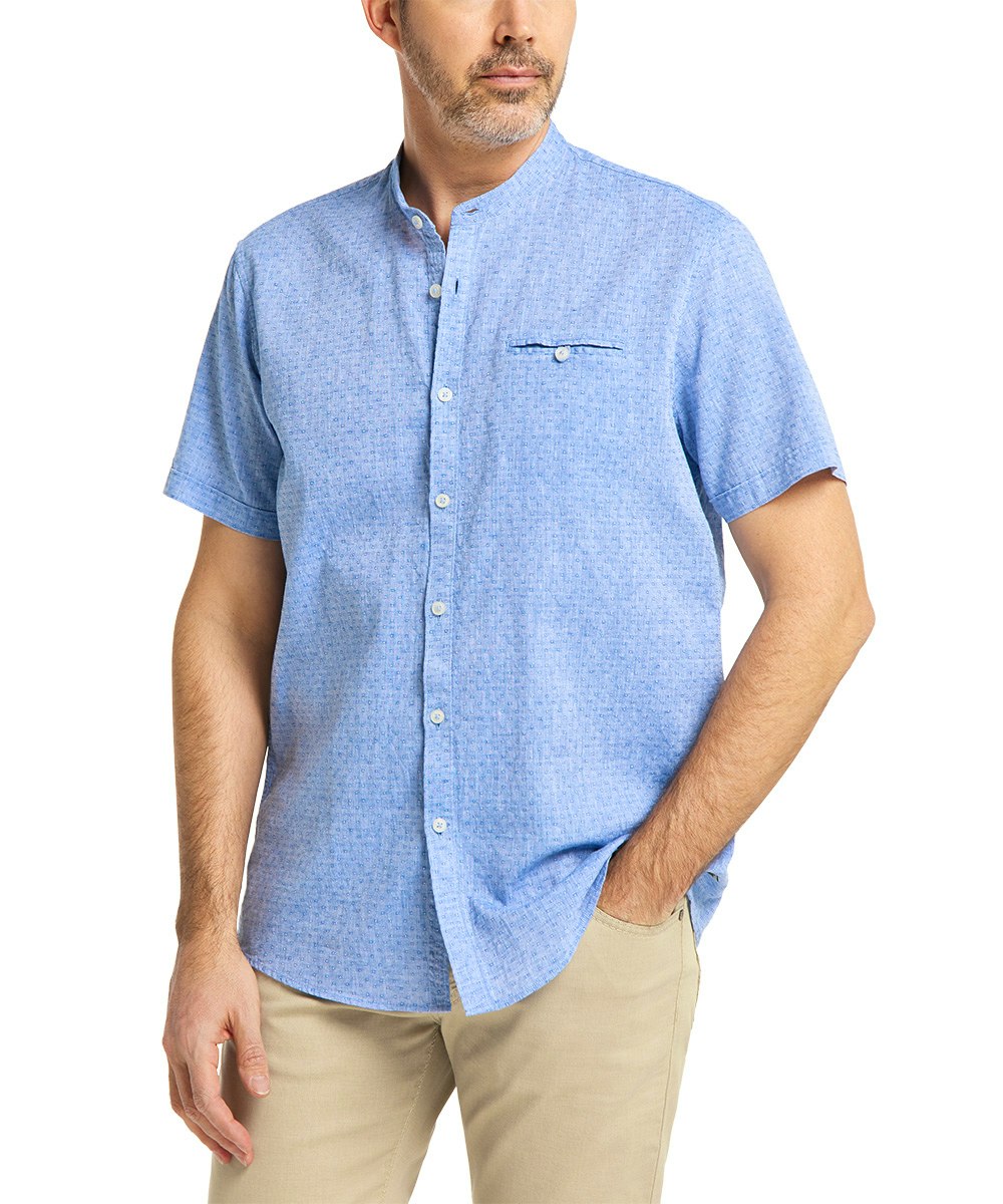 Artikel klicken und genauer betrachten! - &nbsp;Pioneer Hemd Strong Blue DobbyDieses stylische Herren Hemd mit seiner Unifarbe ist das perfekte Basic für den Tag. Kombinieren Sie es mit einer dunklen Jeans, einer hellen Shorts oder einer sportlichen Cargohose. Das blaue Hemd für Herren ist in einer hervorragenden Qualität gefertigt und ermöglicht somit ein super Tragegefühl.Details:+ Kurzarmhamd+ Brusttasche+ Knopfleiste+ UnifarbeMaterial:55 % Leinen, 45 % Baumwolle | im Online Shop kaufen